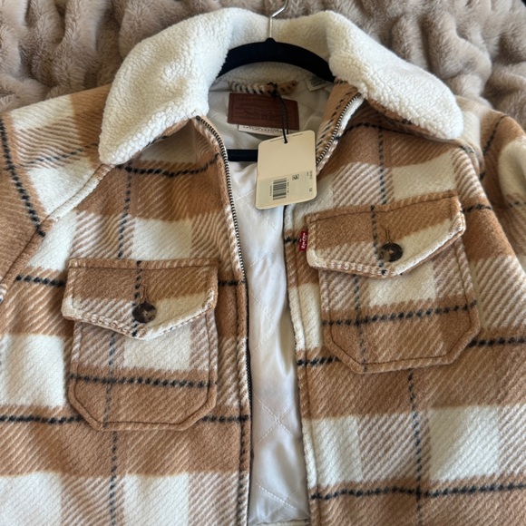 NWT Levi's Shrunken '90s Flannel Jacket in Tan and Cream Plaid - Picture 9 of 10